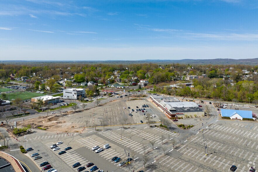 More Photos Of 1210 Hamburg Tpke, Wayne Unknown For Lease