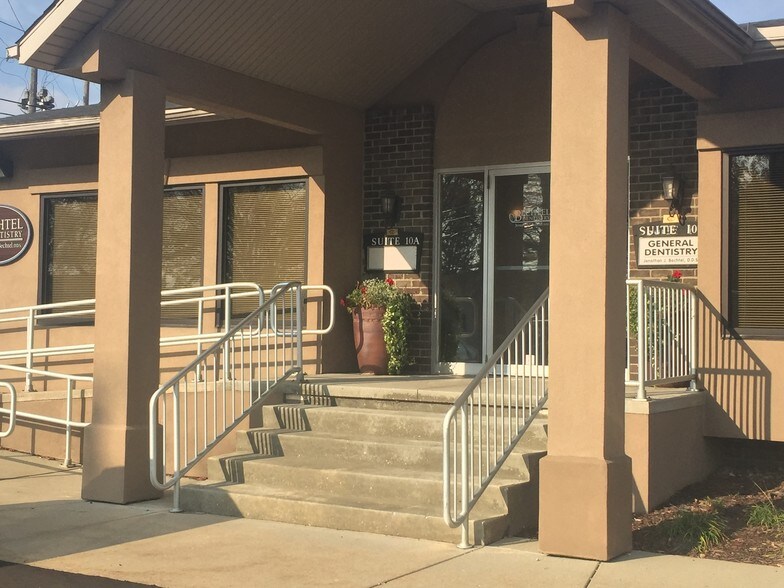 More Photos Of 609 E Jolly Rd, Lansing Medical For Sale