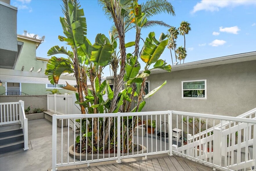 More Photos Of 1534 Manhattan Beach Blvd, Manhattan Beach Apartments For Sale
