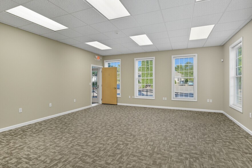 More Photos Of 5 Creamery Brk, East Granby Office For Sale
