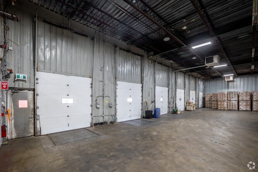 More Photos Of 677 Rue Douville, Granby Warehouse For Lease