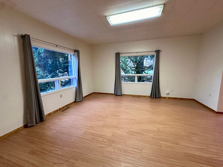 More Photos Of 720 NE Granger Ave, Corvallis Manufacturing For Lease