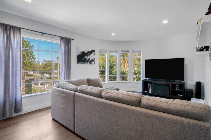 More Photos Of 1150 Masselin Ave, Los Angeles Apartments For Sale