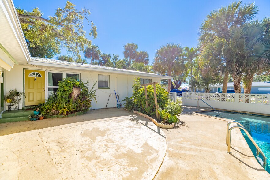 More Photos Of 2407 15th Ave, Vero Beach Specialty For Sale