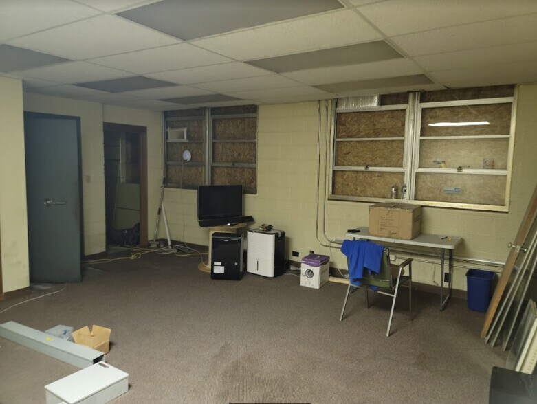 More Photos Of 1900 E Holland Ave, Saginaw Warehouse For Sale