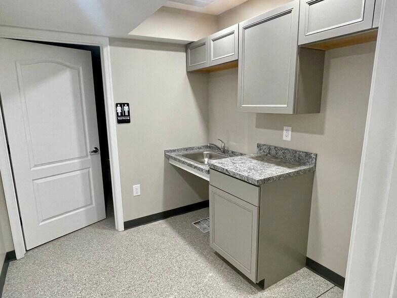 More Photos Of 3925 Lafayette Blvd, Fredericksburg Flex For Lease