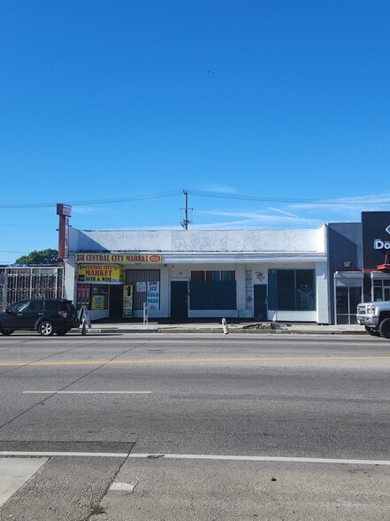 More Photos Of 10209 S Central Ave, Los Angeles Convenience Store For Sale