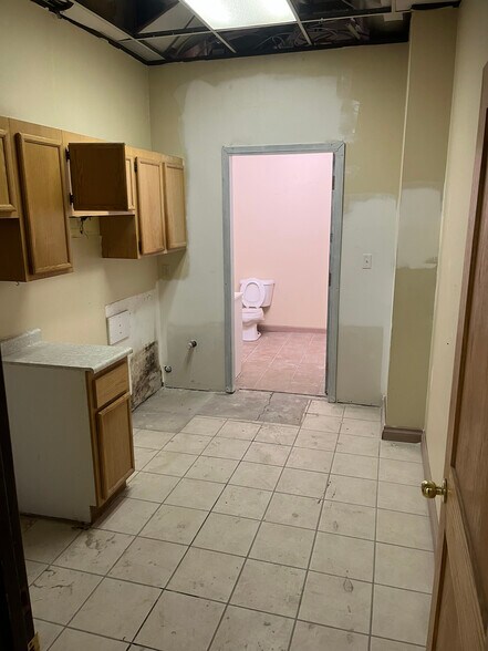 More Photos Of 12046 Fort Rd NW, Edmonton Apartments For Lease