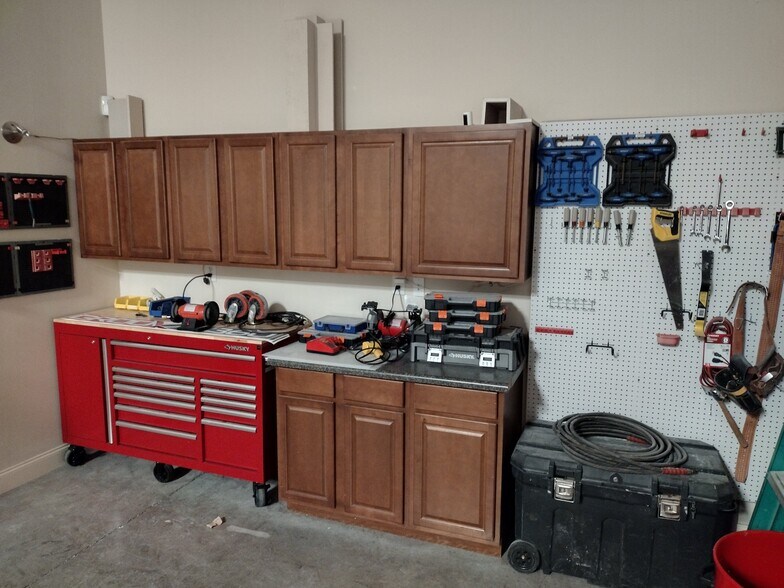 More Photos Of 5207 Belle Wood Ct, Buford Warehouse For Lease