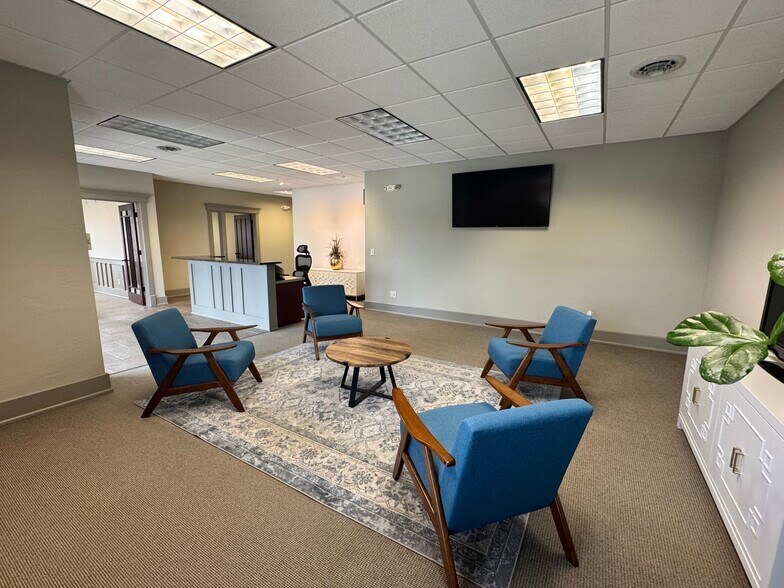 More Photos Of 1713 Tullamore Ave, Bloomington Medical For Lease