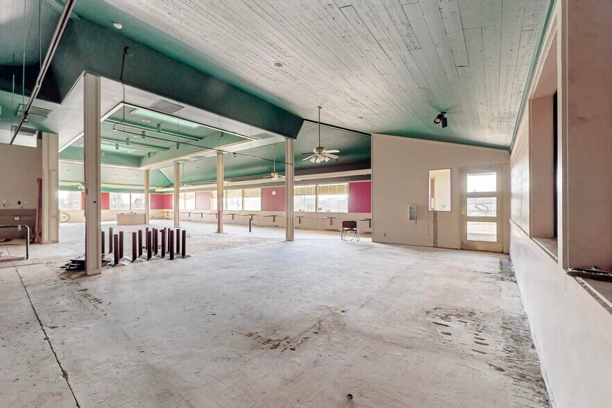 More Photos Of 3558 Wheaton Way, Bremerton Restaurant For Sale