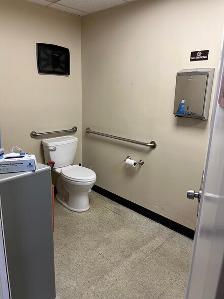 More Photos Of 9926 Main St, Fairfax Office For Lease