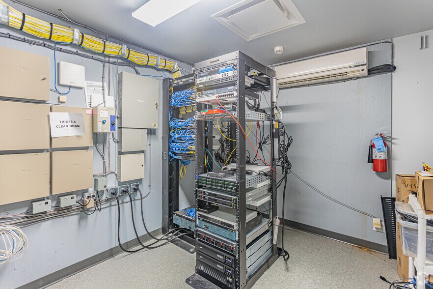 More Photos Of 6810 8th St, Edmonton Warehouse For Lease