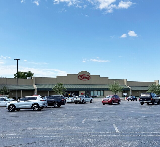 More Photos Of 200 NE Oakwood Ave, Huntsville General Retail For Lease
