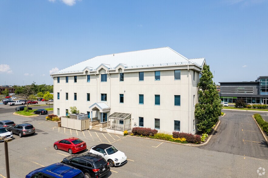 More Photos Of 1991 Rue Léonard-De Vinci, Ste-Julie Office For Sale