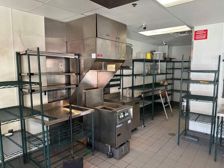 More Photos Of 5836 S Harlem Ave, Summit Freestanding For Lease