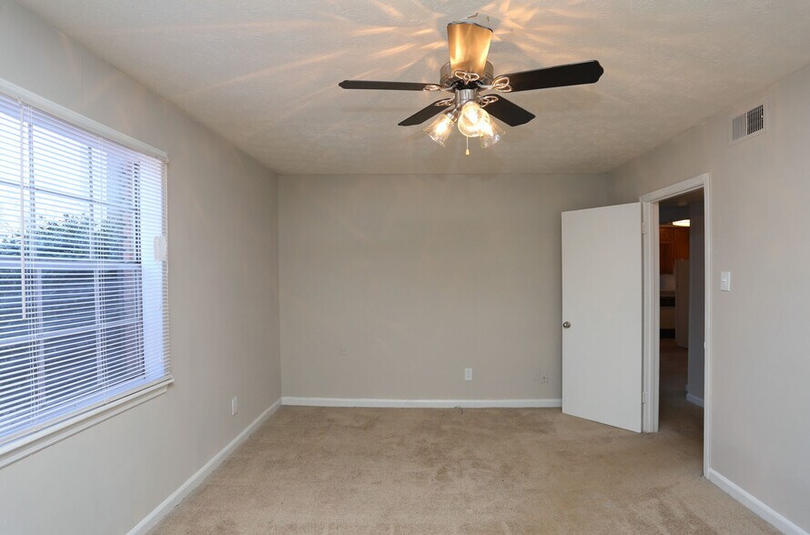 More Photos Of 235 Sycamore Dr, Athens Apartments For Sale