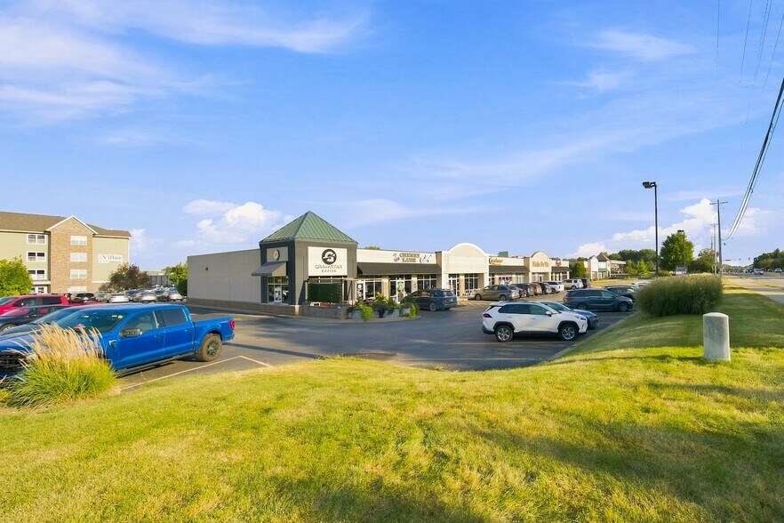 More Photos Of 3441 Devils Glen Rd, Bettendorf Storefront For Lease