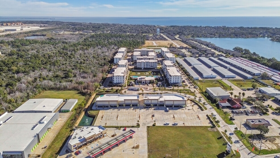 More Photos Of 3300 Bayport Blvd, Seabrook Storefront For Sale