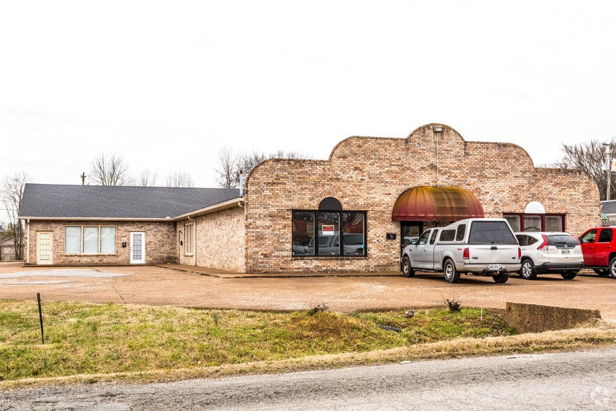 Primary Photo Of 5 Industrial Park Dr, Hendersonville Freestanding For Sale