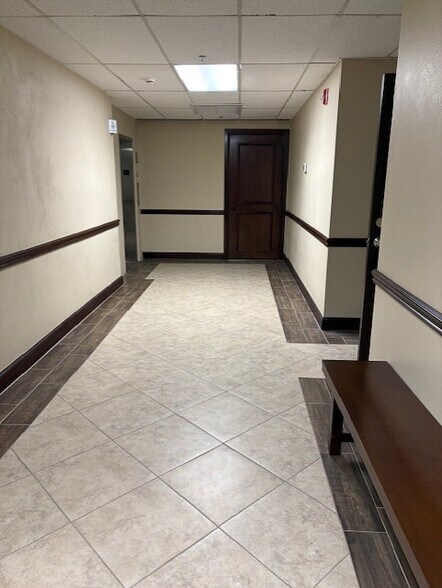 More Photos Of 1025 SW 4th St, Moore Medical For Lease