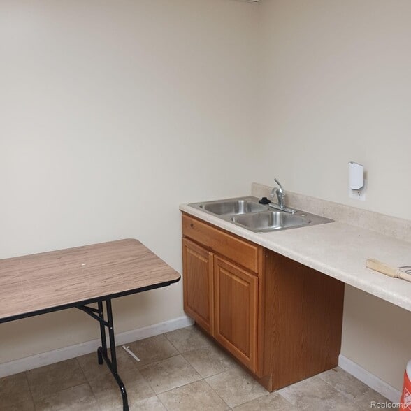 More Photos Of 15921 W 8 Mile Rd, Detroit Flex For Sale