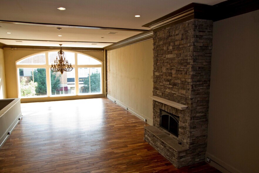 More Photos Of 1537 Main St, Columbia Storefront Retail Office For Lease