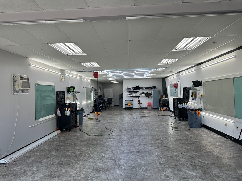 More Photos Of 4539 36th St, Orlando Warehouse For Sale