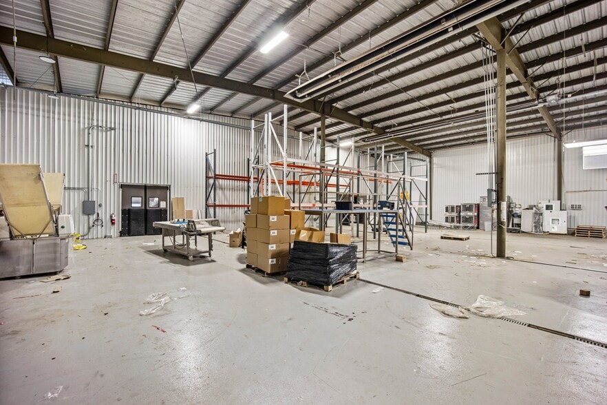 More Photos Of 381 Vineyard Ave, Highland Refrigeration Cold Storage For Sale