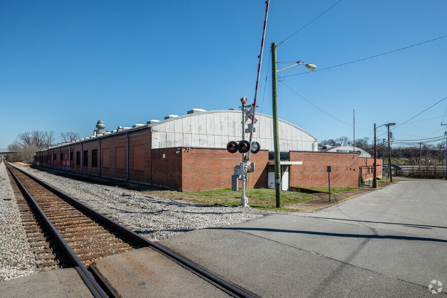 More Photos Of 515 Foster St, Nashville Distribution For Lease