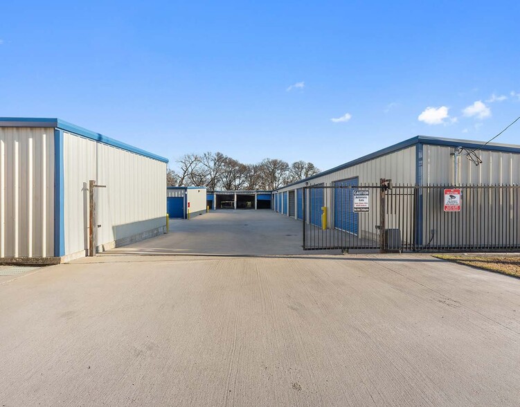 More Photos Of 3621 Elm Grove Rd, Rowlett Self Storage For Sale