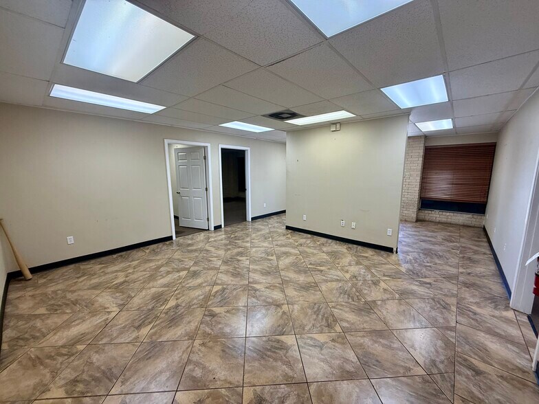 More Photos Of 204 Schilling St, Baytown Warehouse For Sale
