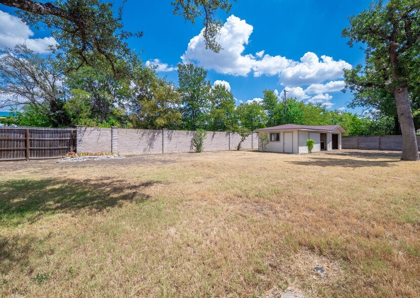 More Photos Of 1702 Lone Oak Dr, Leander Flex For Sale
