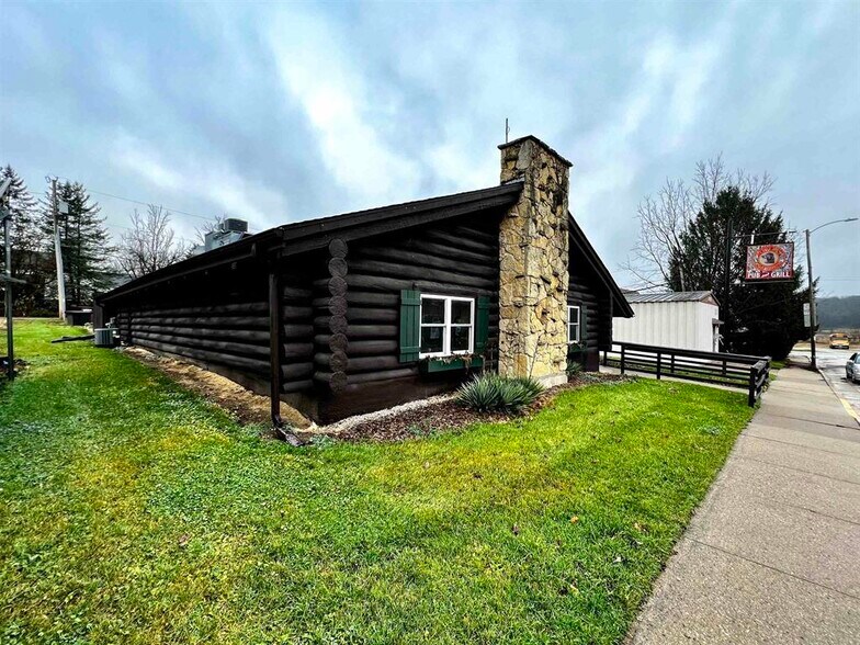 More Photos Of 307 Main St, Hollandale Restaurant For Sale