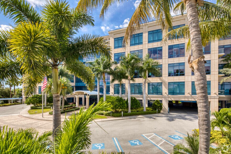 More Photos Of 5550 W Executive Dr, Tampa Office Residential For Lease