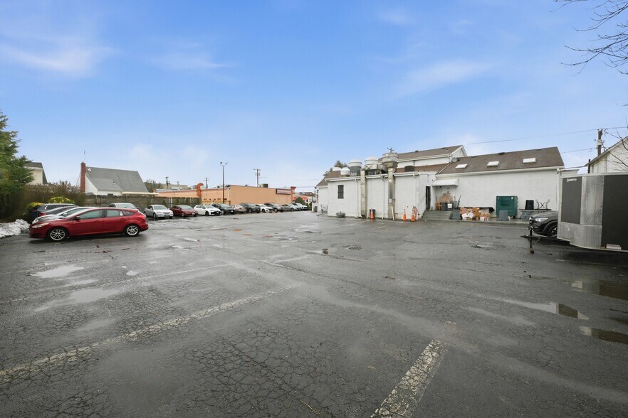 More Photos Of 410 Merrick Rd, Oceanside Restaurant For Sale