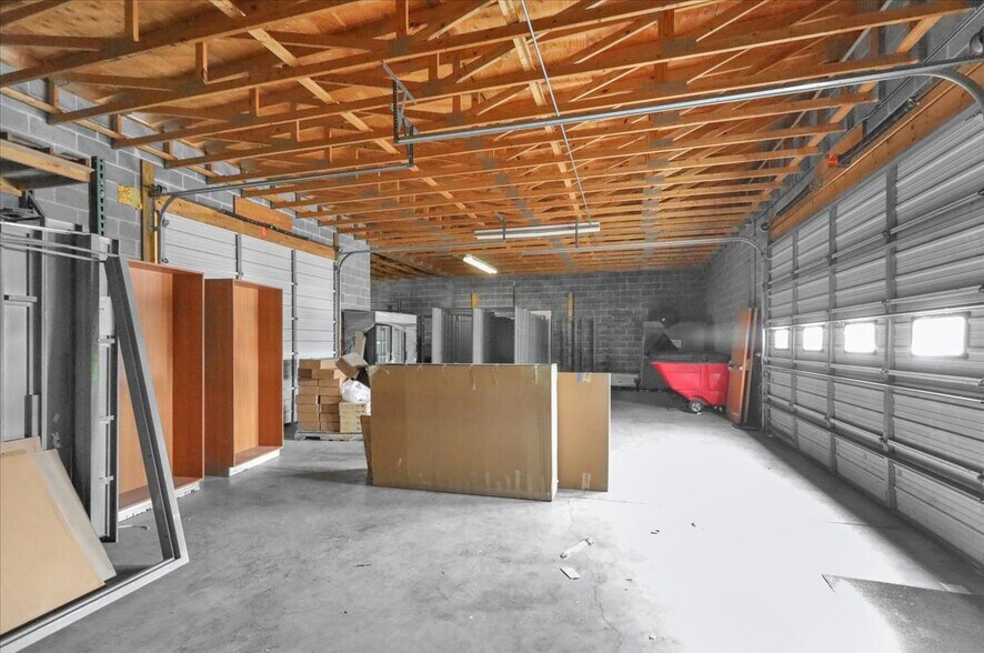 More Photos Of 426 Warren St, Reading Office For Sale