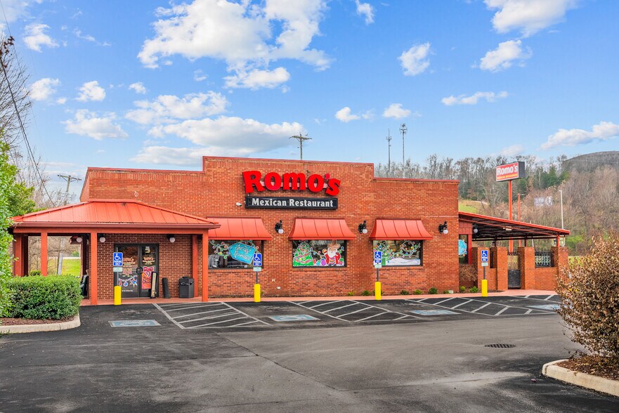 Primary Photo Of 1420 Interstate Dr, Cookeville Restaurant For Sale