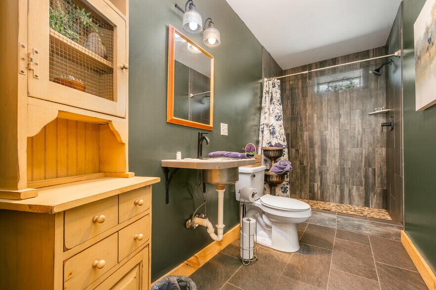 More Photos Of 541 Spruce St, Thomas Flex For Sale