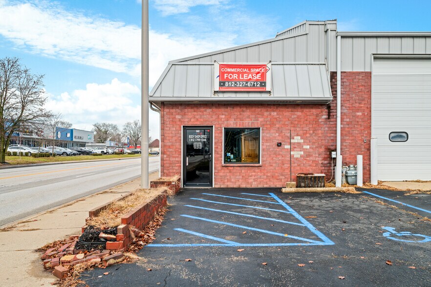 More Photos Of 1441 Central Ave, Columbus Auto Repair For Lease