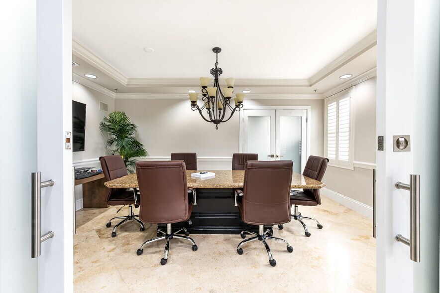More Photos Of 1200 S Rogers Cir, Boca Raton Warehouse For Lease