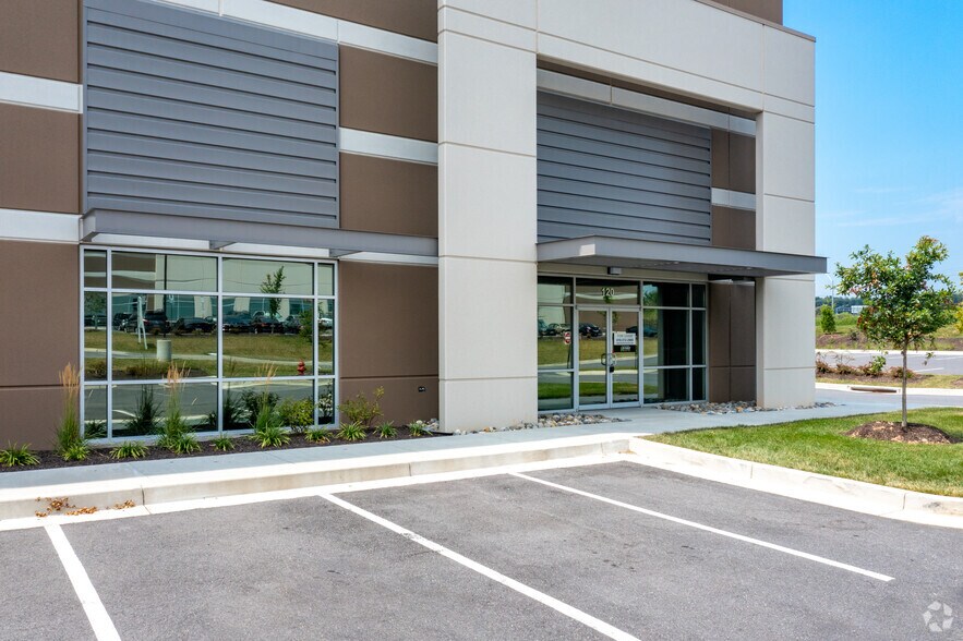 More Photos Of 5301 Nottingham Dr, White Marsh Warehouse For Lease