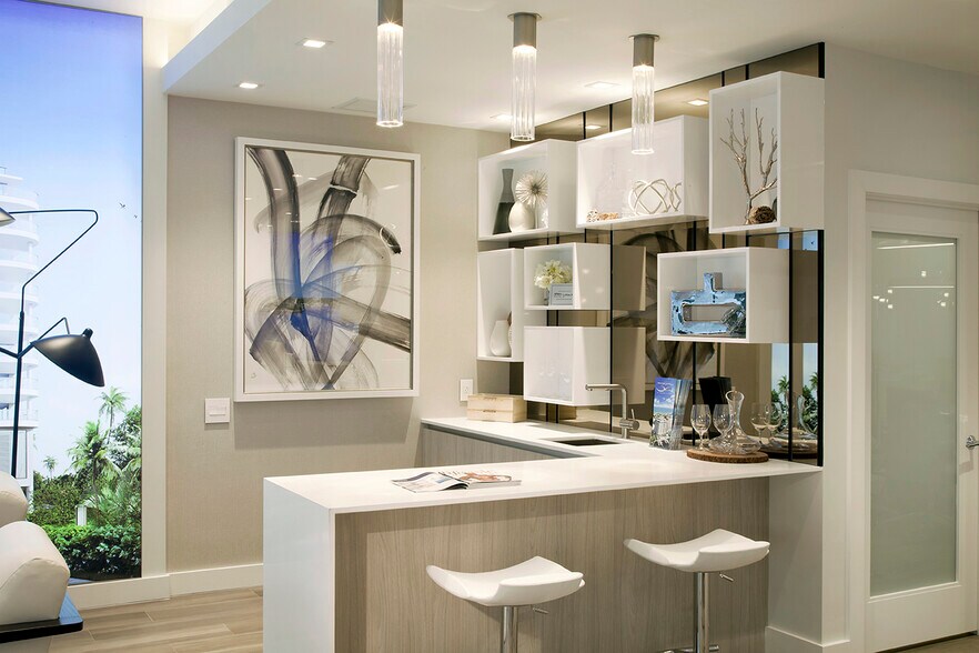 More Photos Of 2400 E Las Olas Blvd, Fort Lauderdale Storefront For Sale