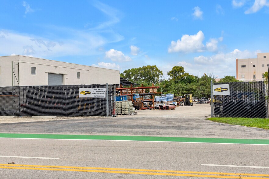 More Photos Of 4310 NW 10th Ave, Oakland Park Warehouse For Lease