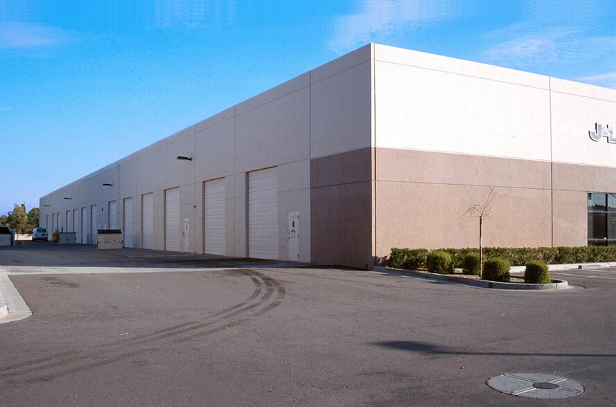 More Photos Of 1320 S Priest Dr, Tempe Warehouse For Lease