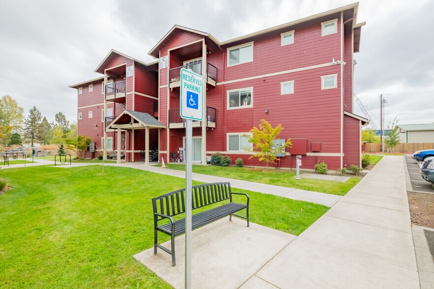More Photos Of 13001 S Crompton's Ln, Molalla Apartments For Sale