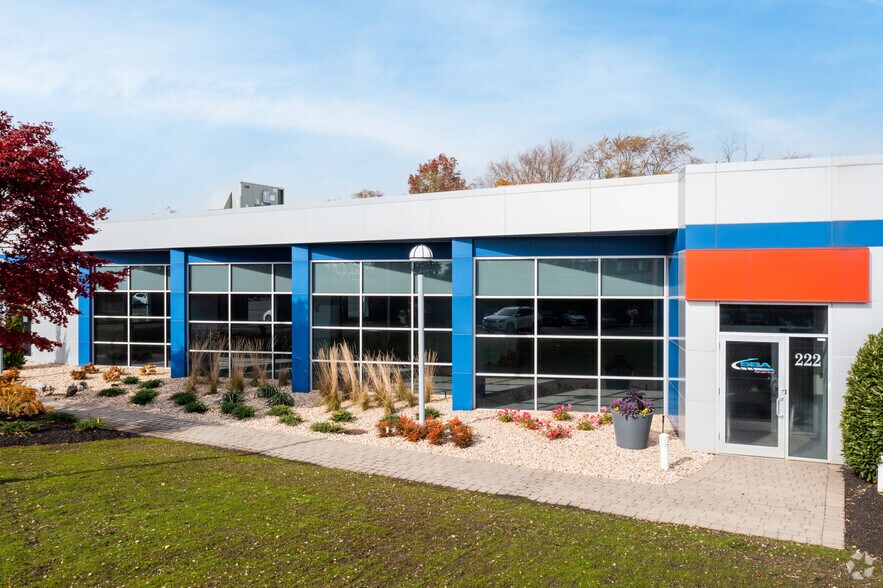 More Photos Of 210 Crossways Park Dr, Woodbury Office For Lease