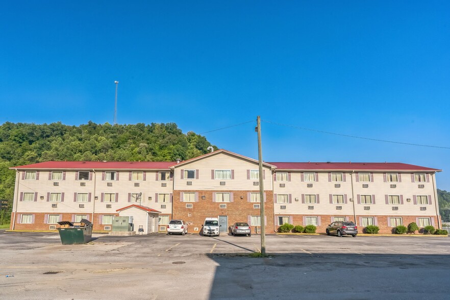 Primary Photo Of 80 Shoppers Path, Prestonsburg Hotel For Sale