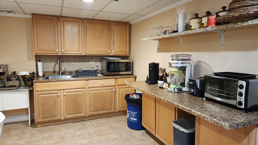 More Photos Of 560 Main St, Chatham Medical For Sale