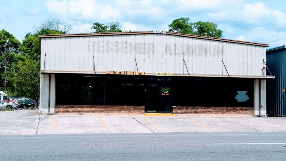 Primary Photo Of 1009 18th St N, Bessemer Showroom For Lease